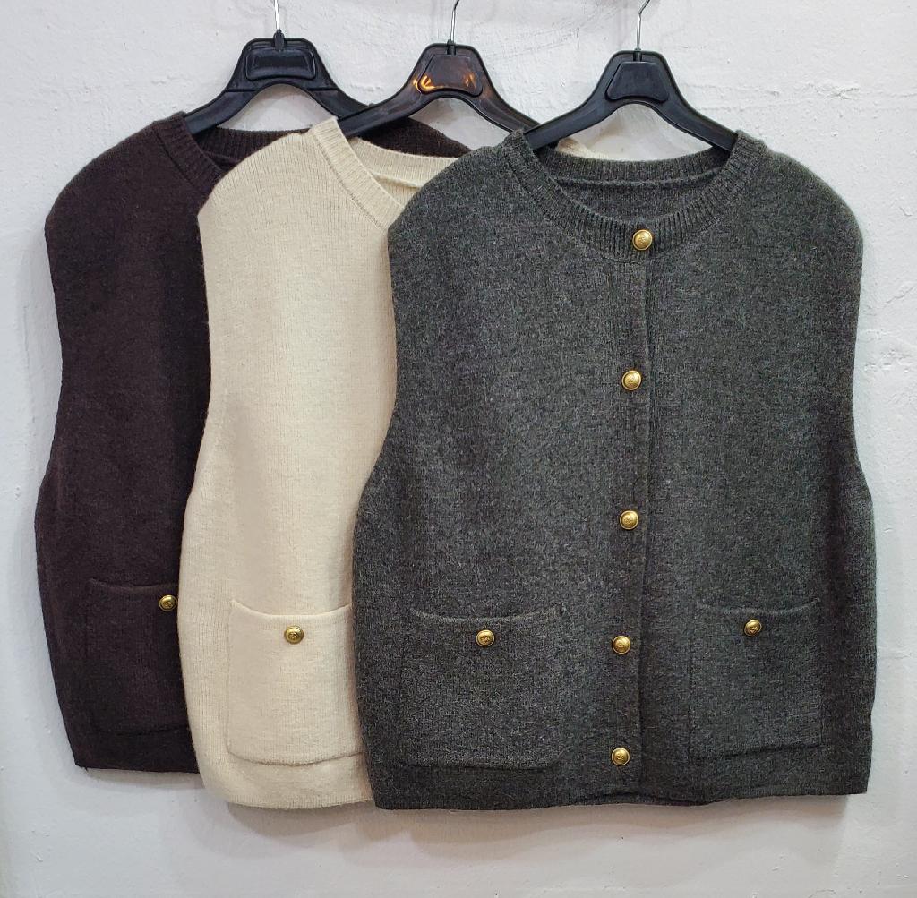 금장단추라운드니트조끼