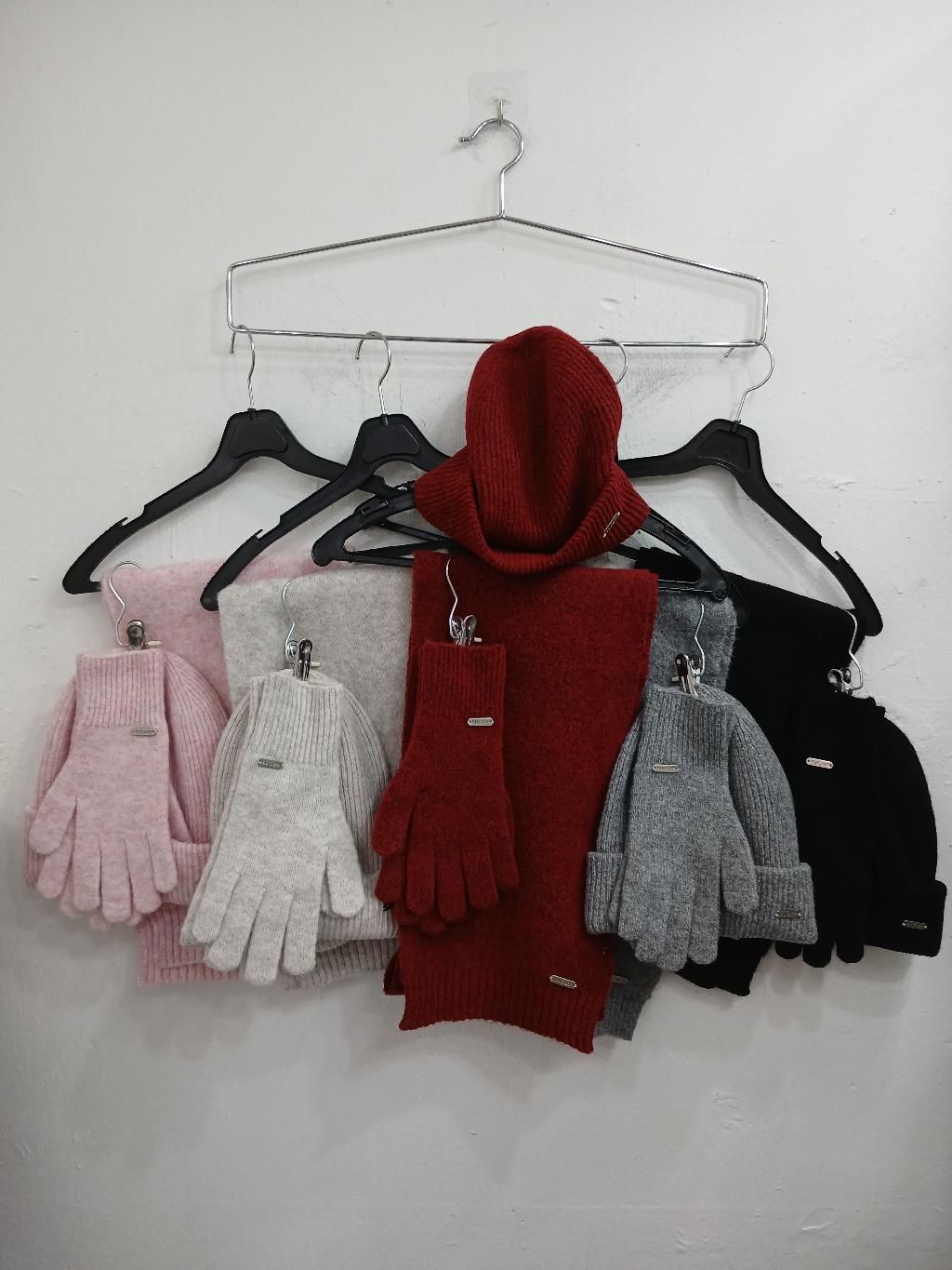 겨울필수템쓰리피스(목도리,장갑,모자)