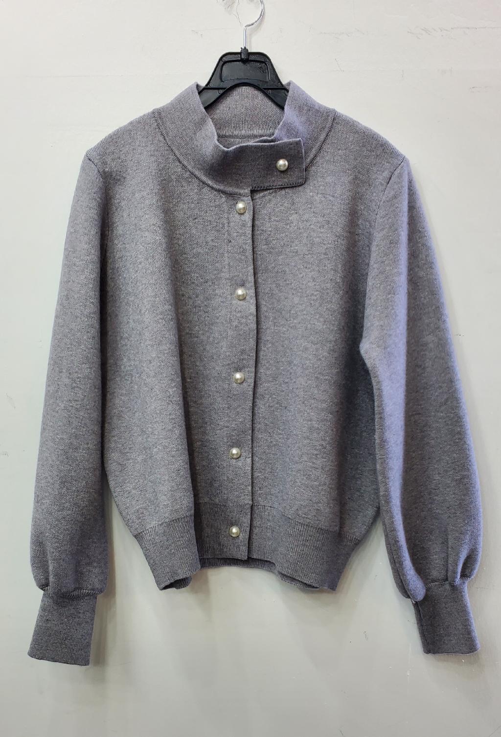 진주단추하이넥가디건