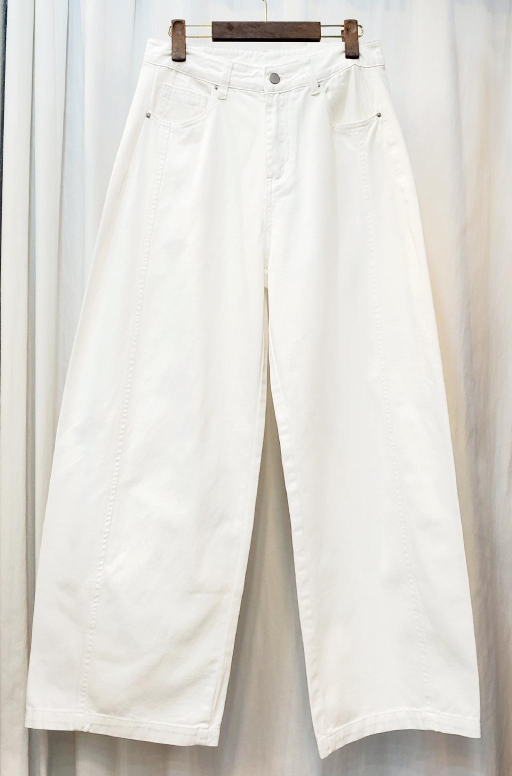 화이트절개항아리빽바지