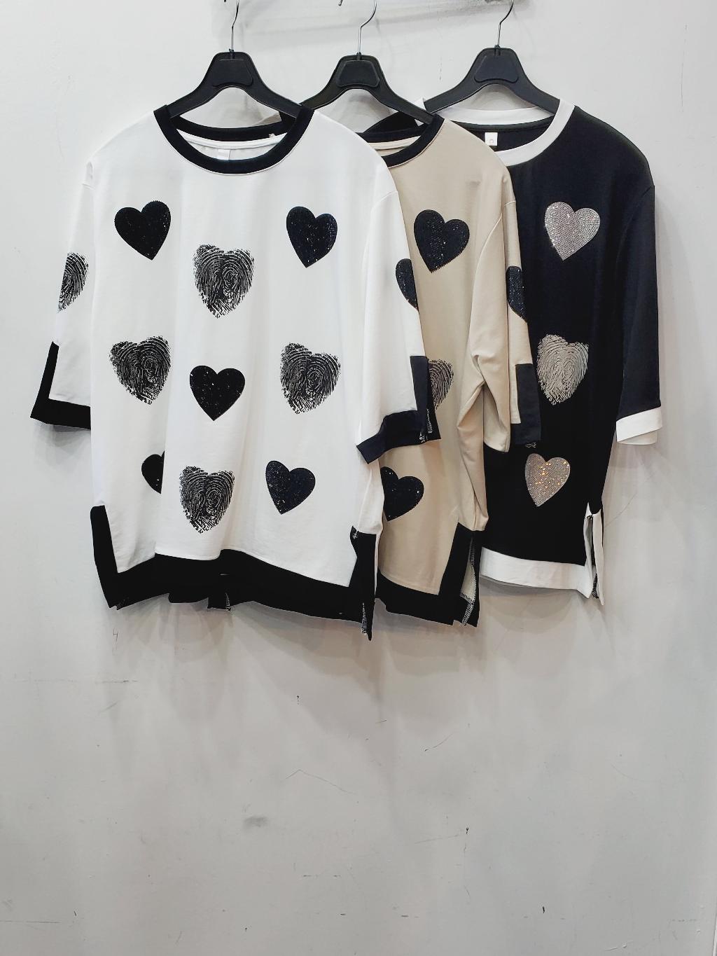 하트지문배색티