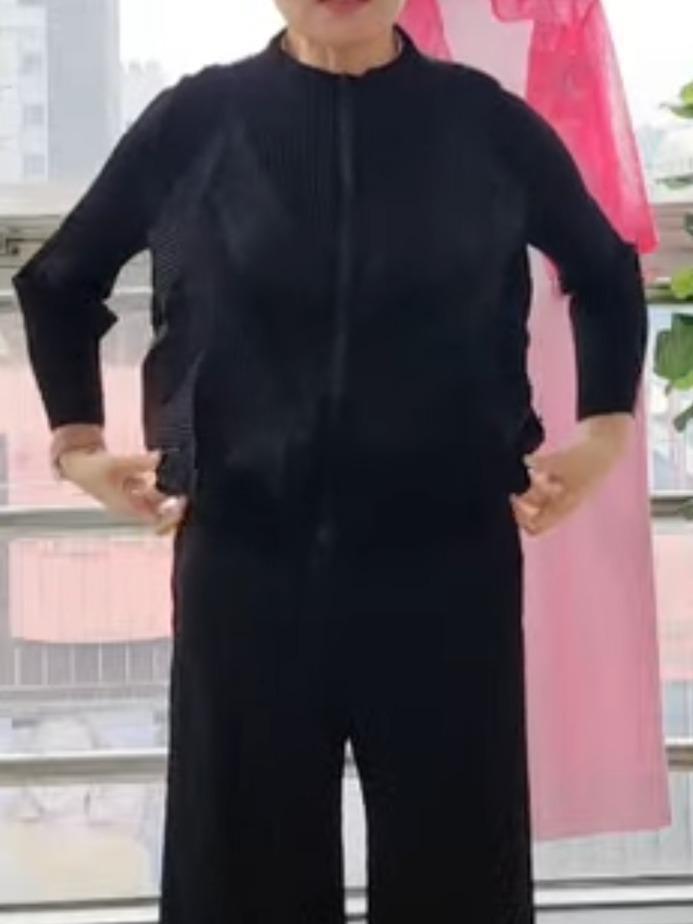 브이패턴플리츠집업